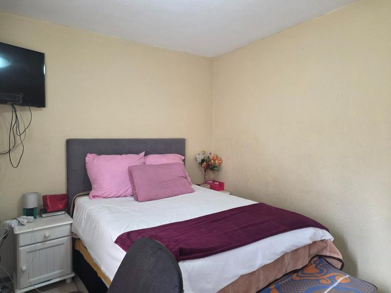 2 Bedroom Property for Sale in Wilro Park Gauteng