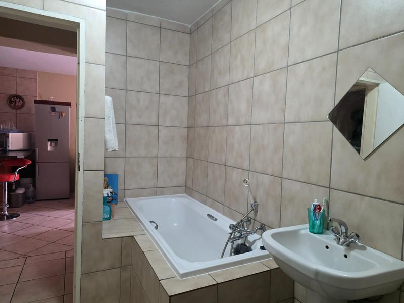 2 Bedroom Property for Sale in Wilro Park Gauteng