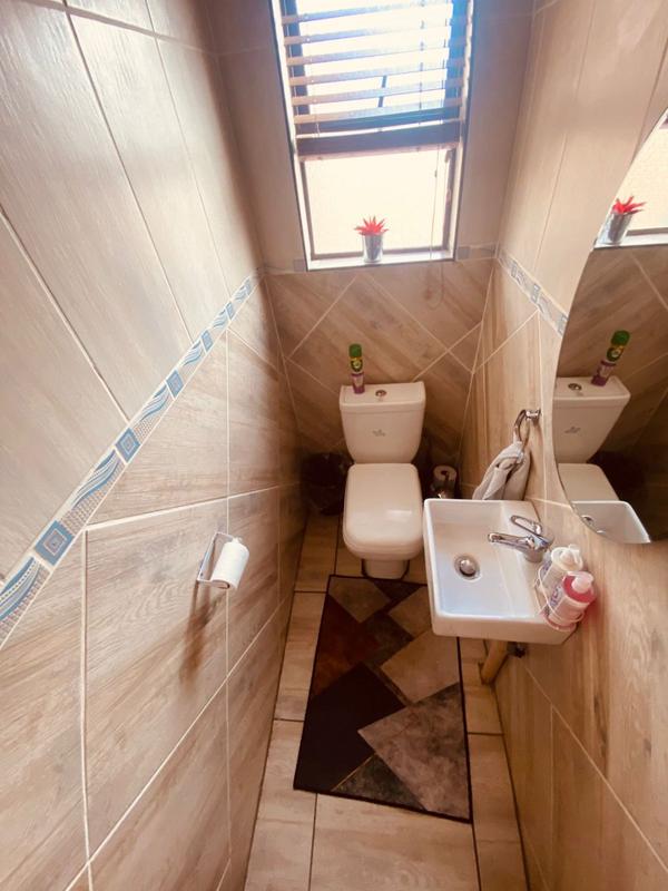 4 Bedroom Property for Sale in Kirkney Gauteng
