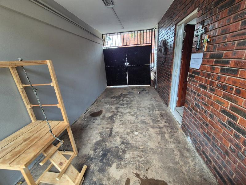 2 Bedroom Property for Sale in Tileba Gauteng