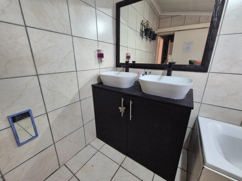 2 Bedroom Property for Sale in Tileba Gauteng