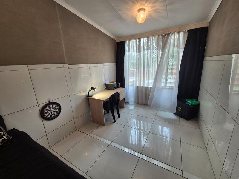 2 Bedroom Property for Sale in Tileba Gauteng