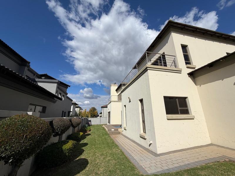 4 Bedroom Property for Sale in Blue Valley Golf Estate Gauteng