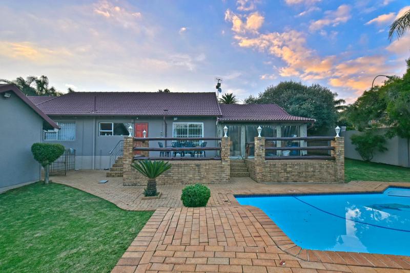 4 Bedroom Property for Sale in Glenvista Gauteng