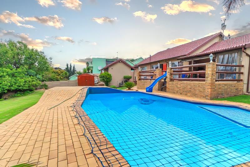 4 Bedroom Property for Sale in Glenvista Gauteng