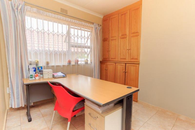 4 Bedroom Property for Sale in Glenvista Gauteng