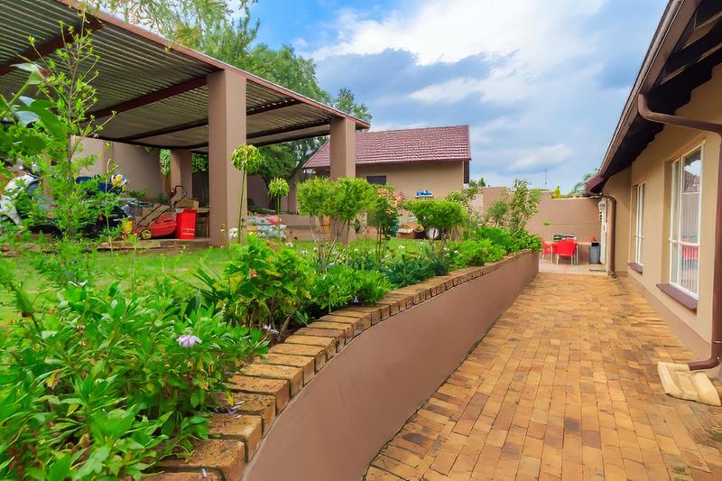 4 Bedroom Property for Sale in Glenvista Gauteng