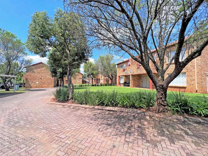 2 Bedroom Property for Sale in Wilgeheuwel Gauteng