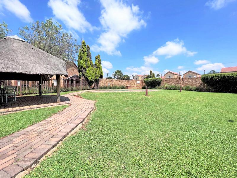 2 Bedroom Property for Sale in Wilgeheuwel Gauteng