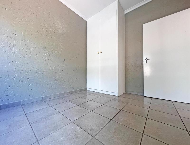 2 Bedroom Property for Sale in Wilgeheuwel Gauteng