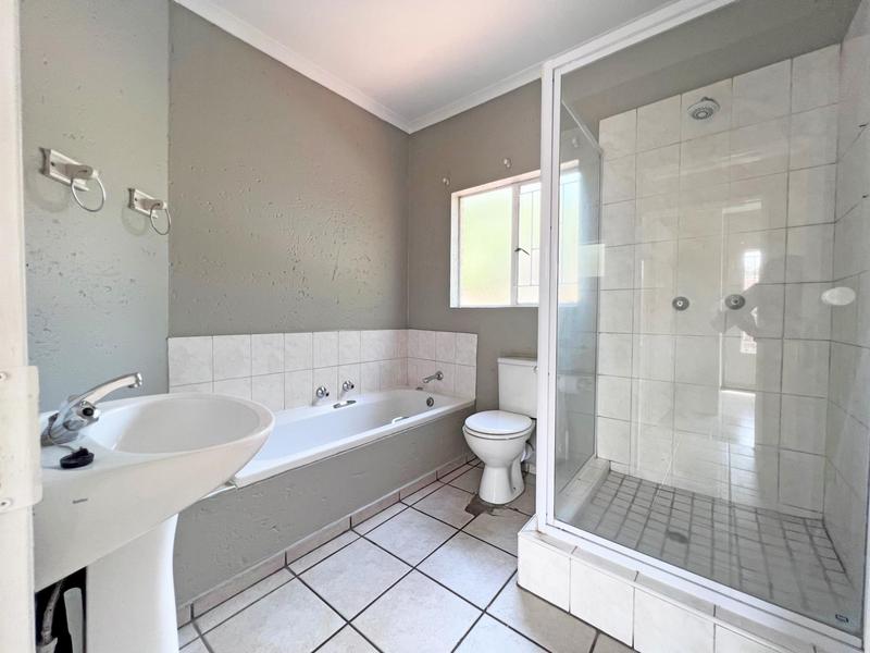 2 Bedroom Property for Sale in Wilgeheuwel Gauteng