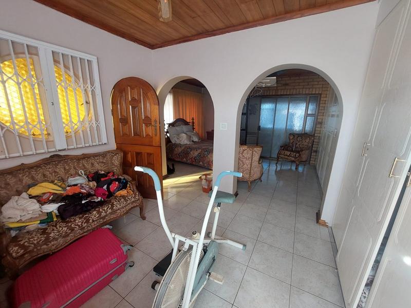 4 Bedroom Property for Sale in Mohlakeng Gauteng