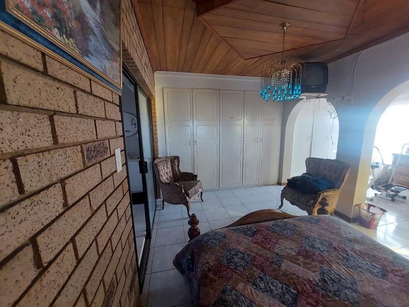 4 Bedroom Property for Sale in Mohlakeng Gauteng