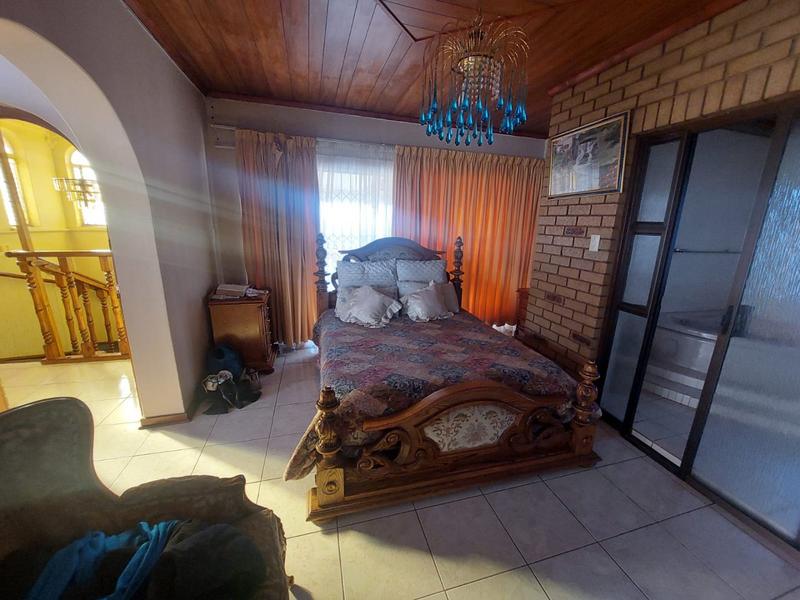 4 Bedroom Property for Sale in Mohlakeng Gauteng