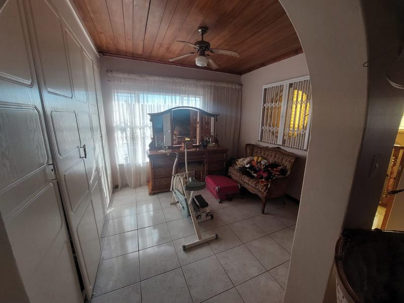 4 Bedroom Property for Sale in Mohlakeng Gauteng