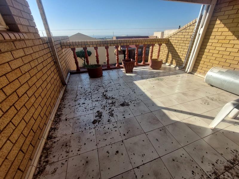 4 Bedroom Property for Sale in Mohlakeng Gauteng