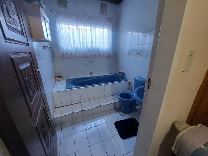 4 Bedroom Property for Sale in Mohlakeng Gauteng
