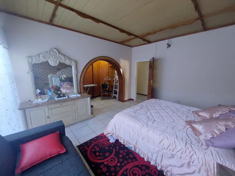 4 Bedroom Property for Sale in Mohlakeng Gauteng