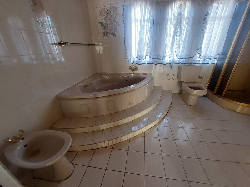 4 Bedroom Property for Sale in Mohlakeng Gauteng