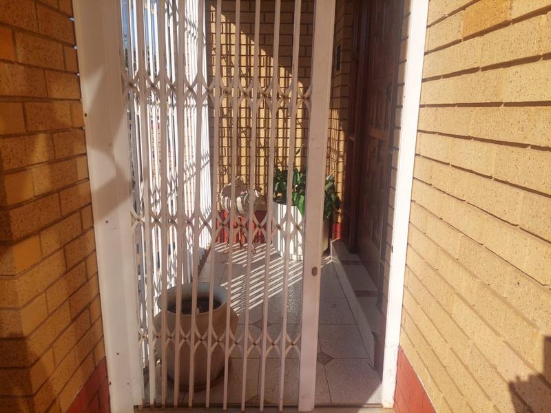 4 Bedroom Property for Sale in Mohlakeng Gauteng