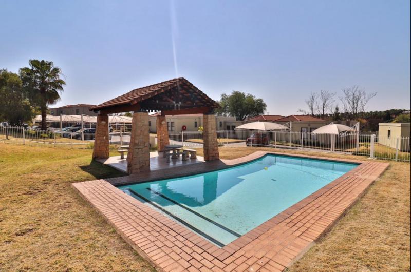 To Let 3 Bedroom Property for Rent in Broadacres Gauteng