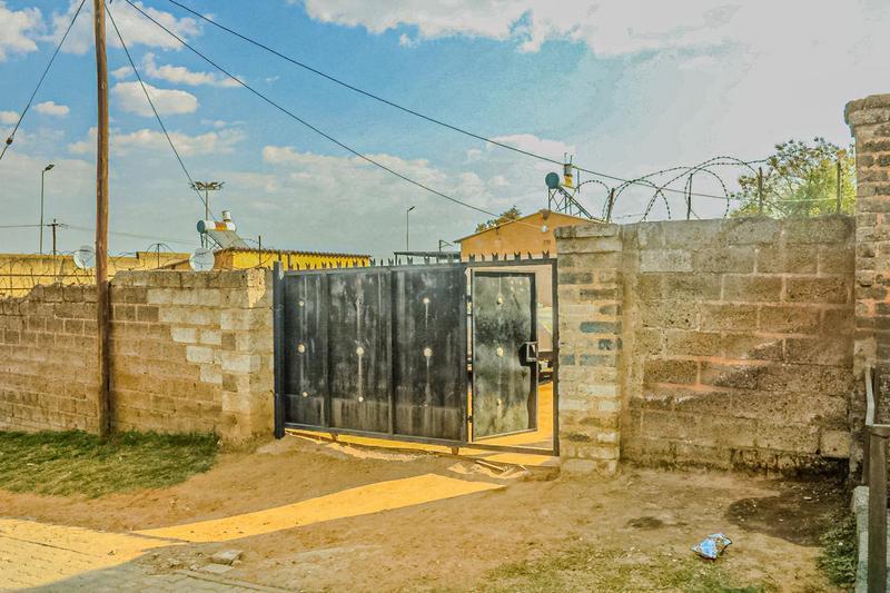 1 Bedroom Property for Sale in Tembisa Gauteng