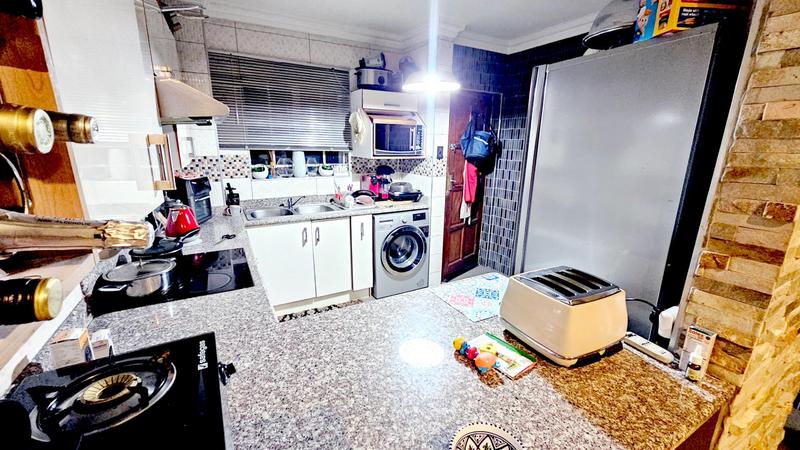 To Let 4 Bedroom Property for Rent in Castleview Gauteng