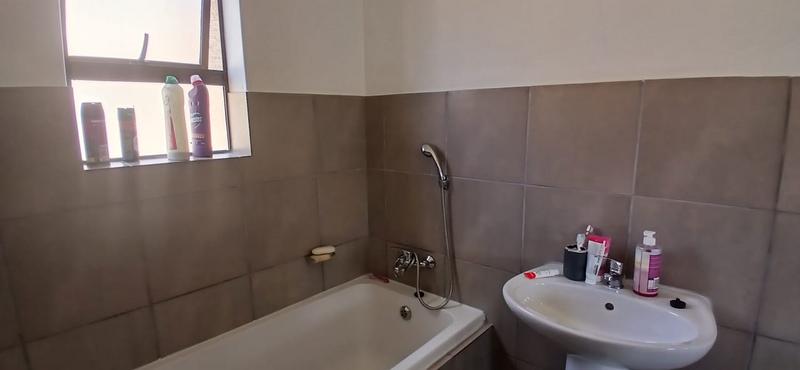 2 Bedroom Property for Sale in Albertsdal Gauteng