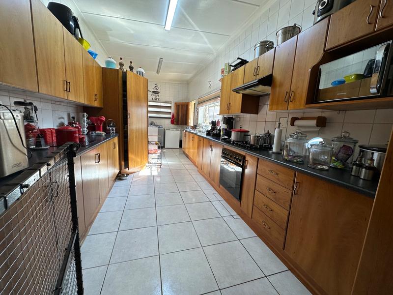 5 Bedroom Property for Sale in Strubenvale Gauteng
