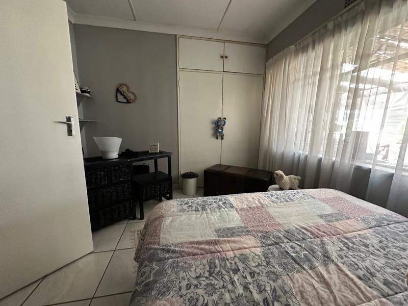 5 Bedroom Property for Sale in Strubenvale Gauteng