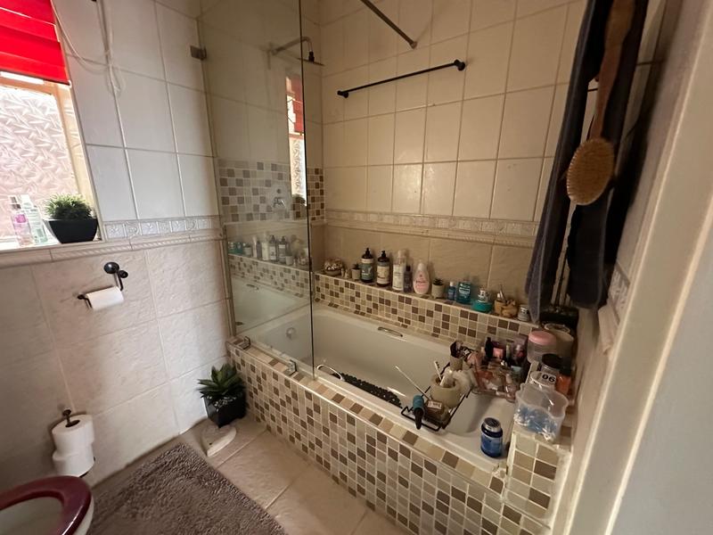 5 Bedroom Property for Sale in Strubenvale Gauteng