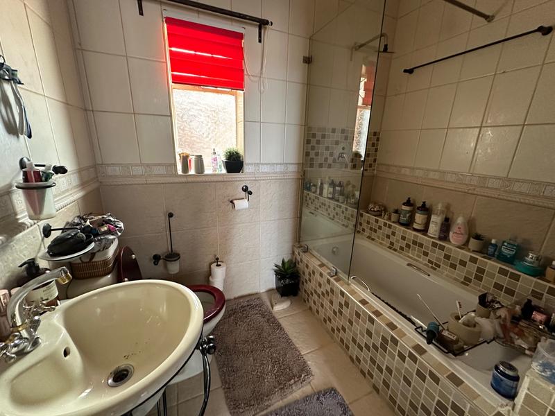 5 Bedroom Property for Sale in Strubenvale Gauteng