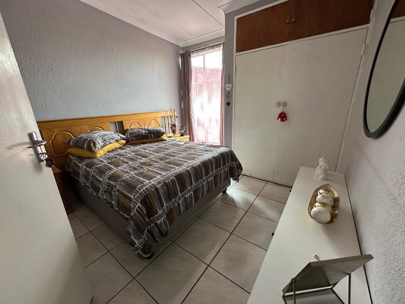 5 Bedroom Property for Sale in Strubenvale Gauteng