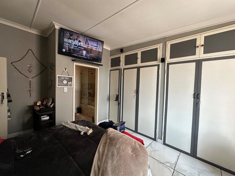 5 Bedroom Property for Sale in Strubenvale Gauteng