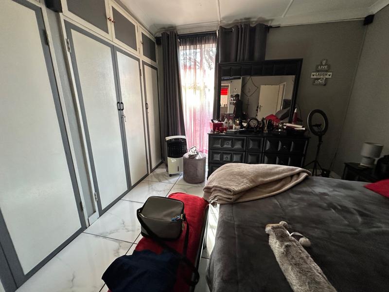 5 Bedroom Property for Sale in Strubenvale Gauteng