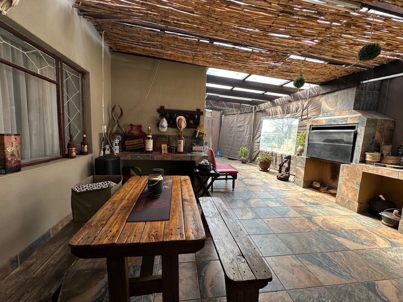 5 Bedroom Property for Sale in Strubenvale Gauteng