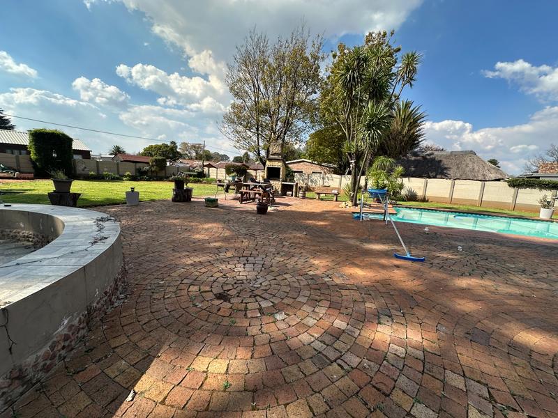 5 Bedroom Property for Sale in Strubenvale Gauteng