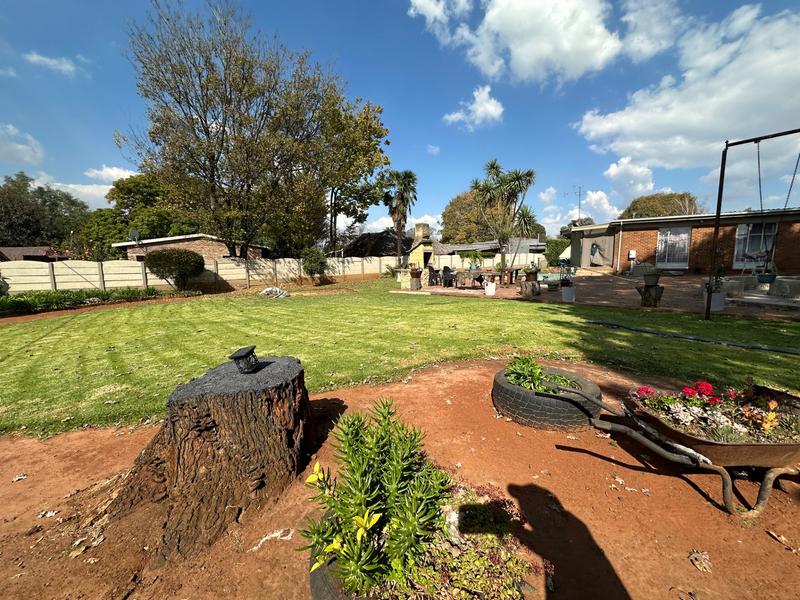 5 Bedroom Property for Sale in Strubenvale Gauteng