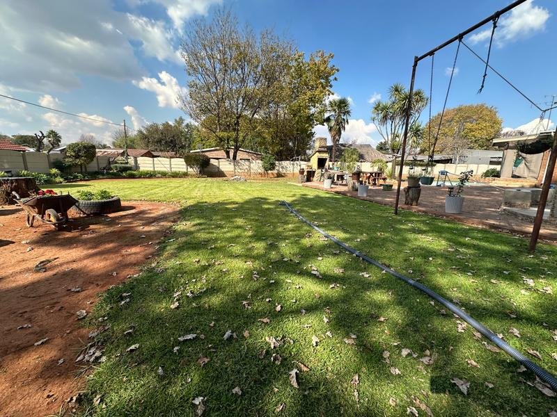 5 Bedroom Property for Sale in Strubenvale Gauteng
