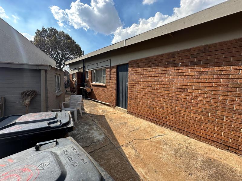 5 Bedroom Property for Sale in Strubenvale Gauteng