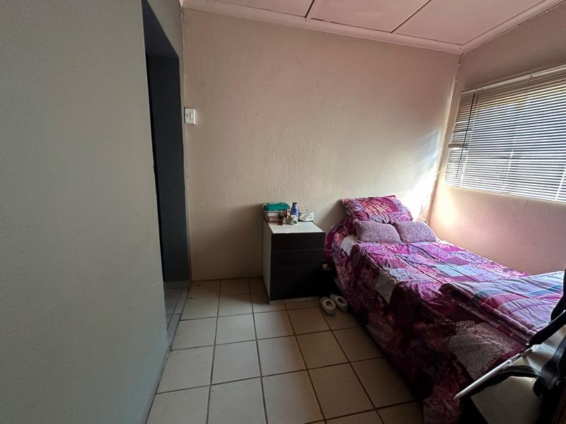 5 Bedroom Property for Sale in Strubenvale Gauteng