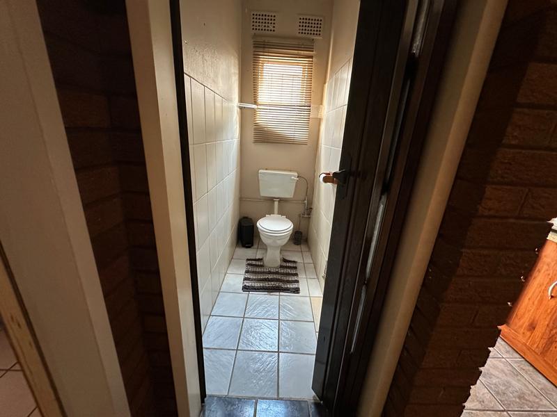 5 Bedroom Property for Sale in Strubenvale Gauteng