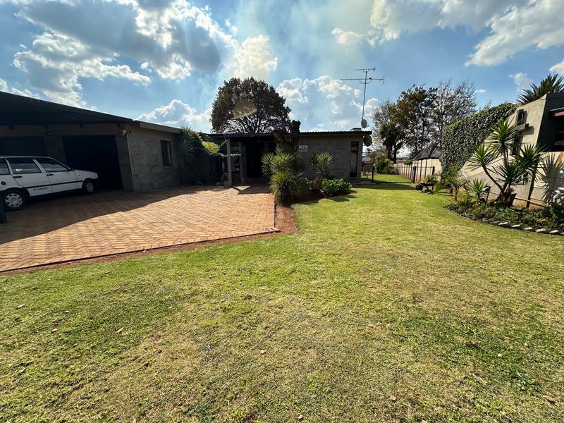 5 Bedroom Property for Sale in Strubenvale Gauteng