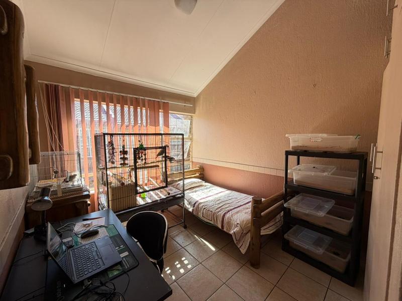2 Bedroom Property for Sale in Dorandia Gauteng