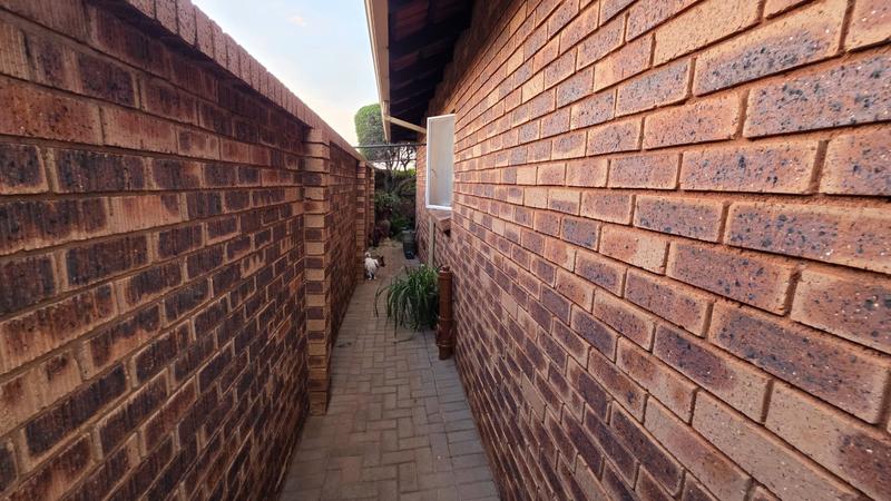 3 Bedroom Property for Sale in Magalieskruin Gauteng