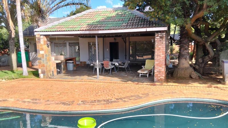 4 Bedroom Property for Sale in Tileba Gauteng