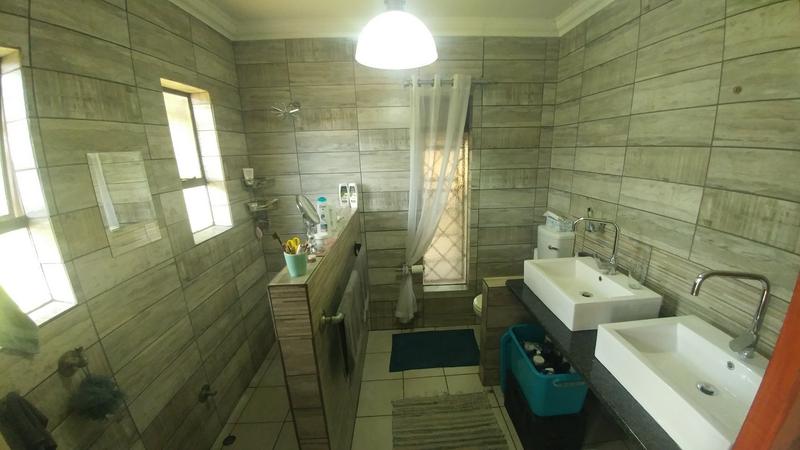 4 Bedroom Property for Sale in Tileba Gauteng