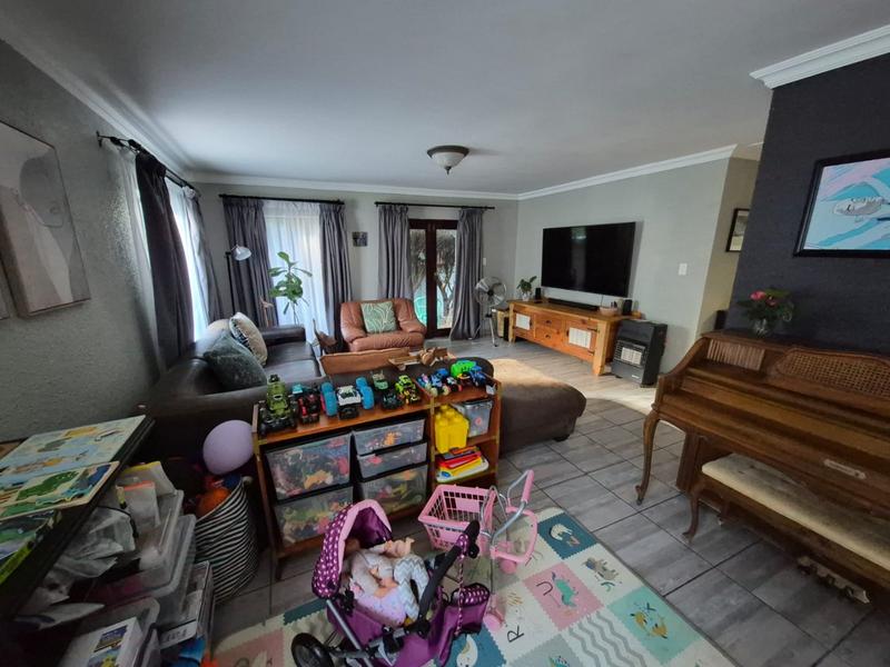 4 Bedroom Property for Sale in Bougainvillea Estate Gauteng