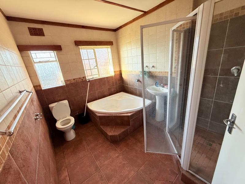 4 Bedroom Property for Sale in Vanderbijlpark CE 2 Gauteng