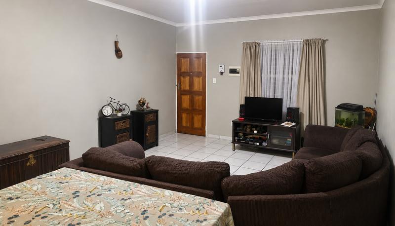 To Let 2 Bedroom Property for Rent in Strubenvale Gauteng